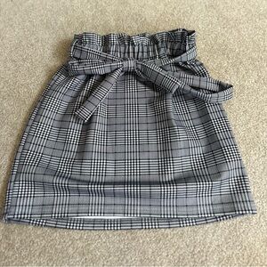 Plaid skirt with tie